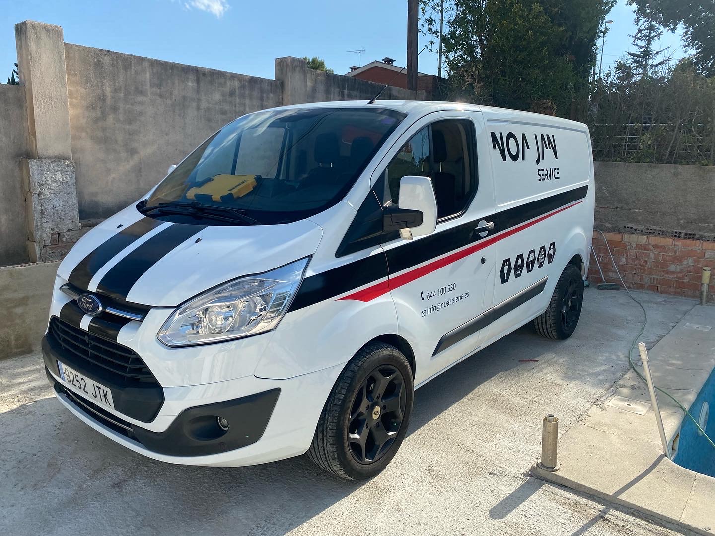 AEB8BDD1-3F9B-4BE2-9054-A3E6CED0571E